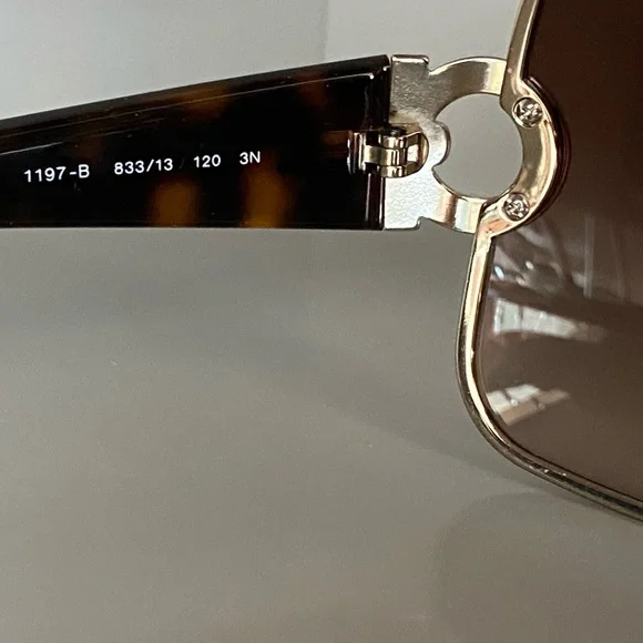 Authentic - Salvatore Ferragamo Sunglasses - Picture 6 of 13